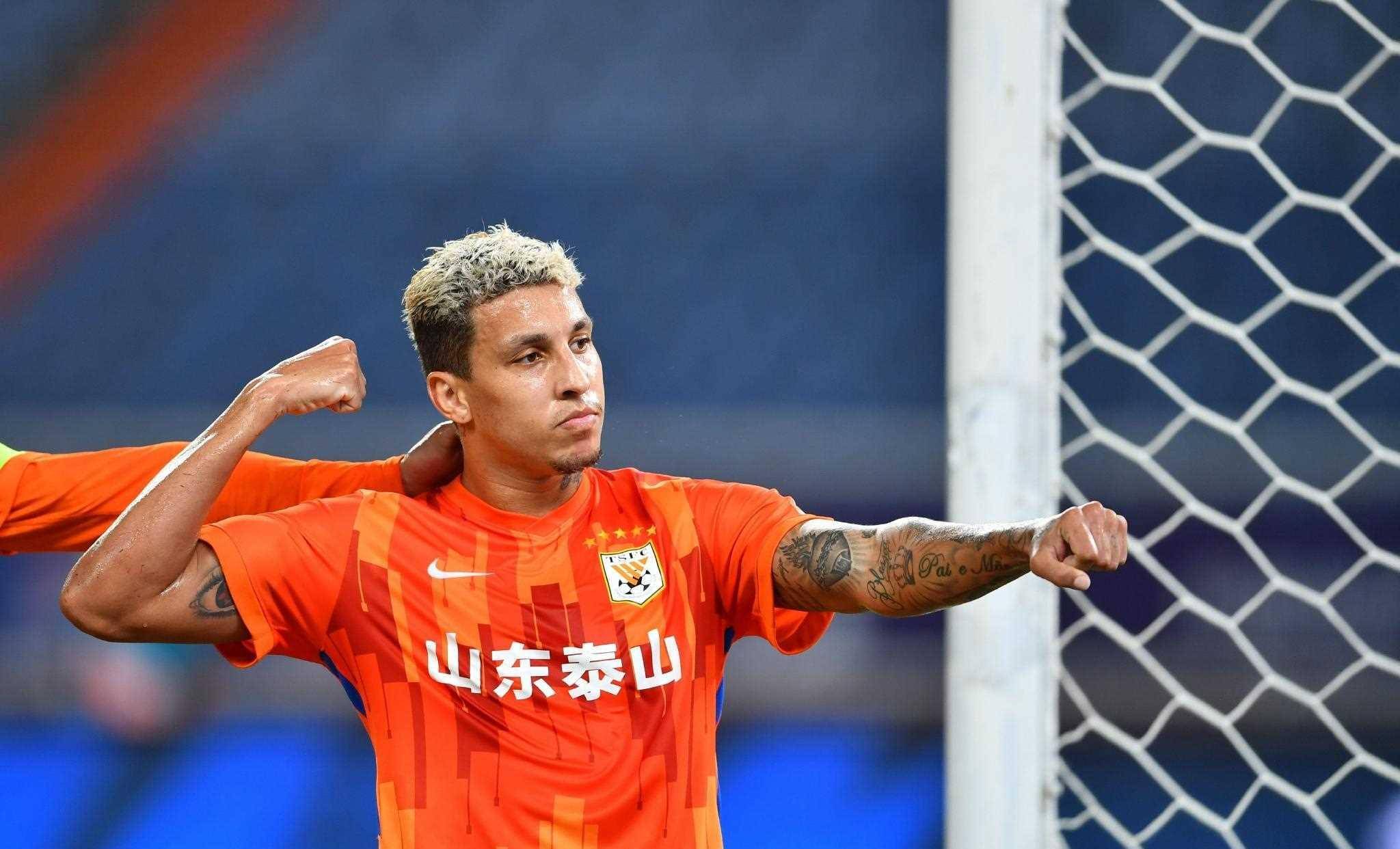 东亚区域性足球联赛的球员表现抢眼
