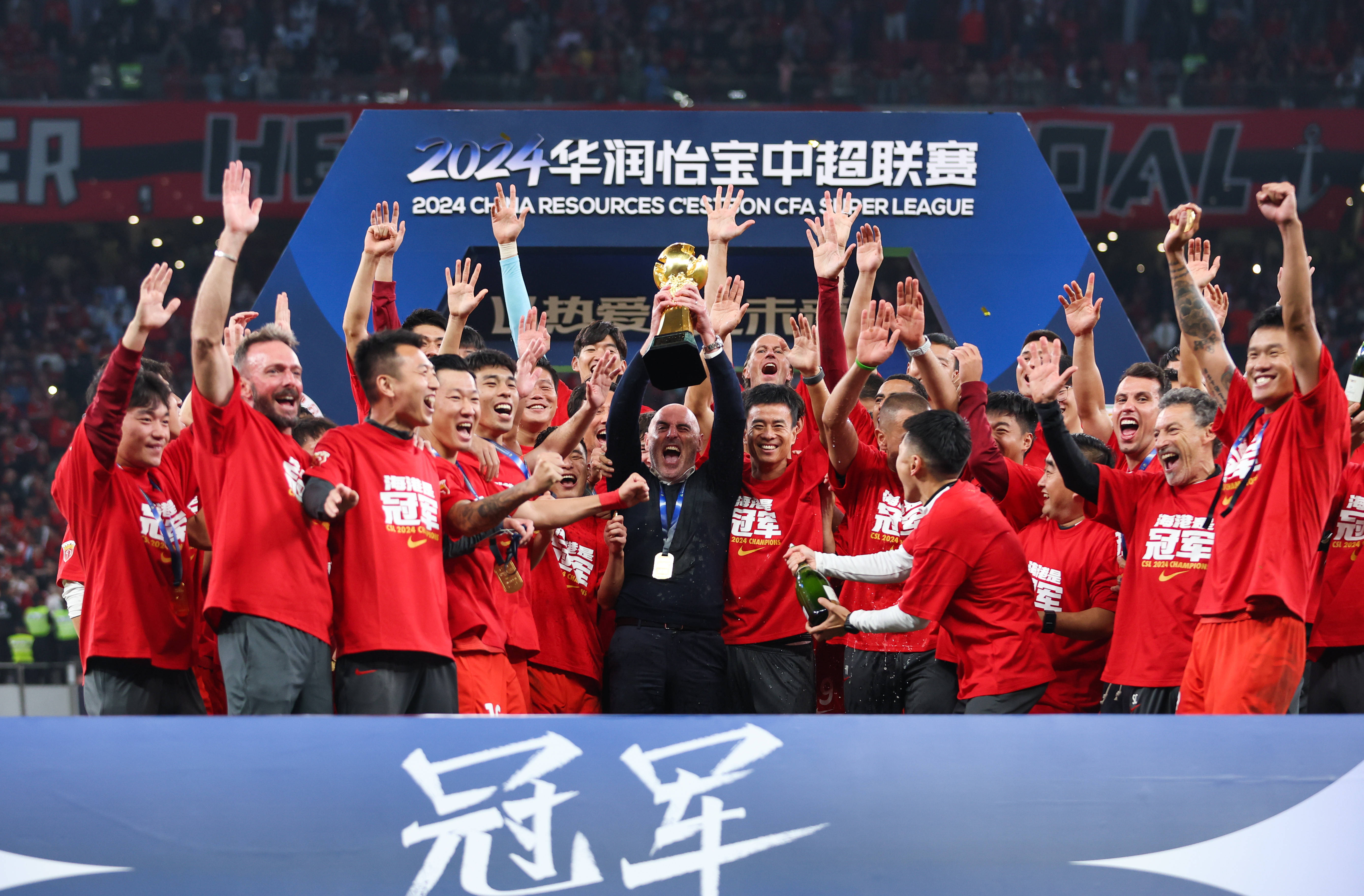阿姆斯特丹主场迎战阿斯科利，国内足球盛事