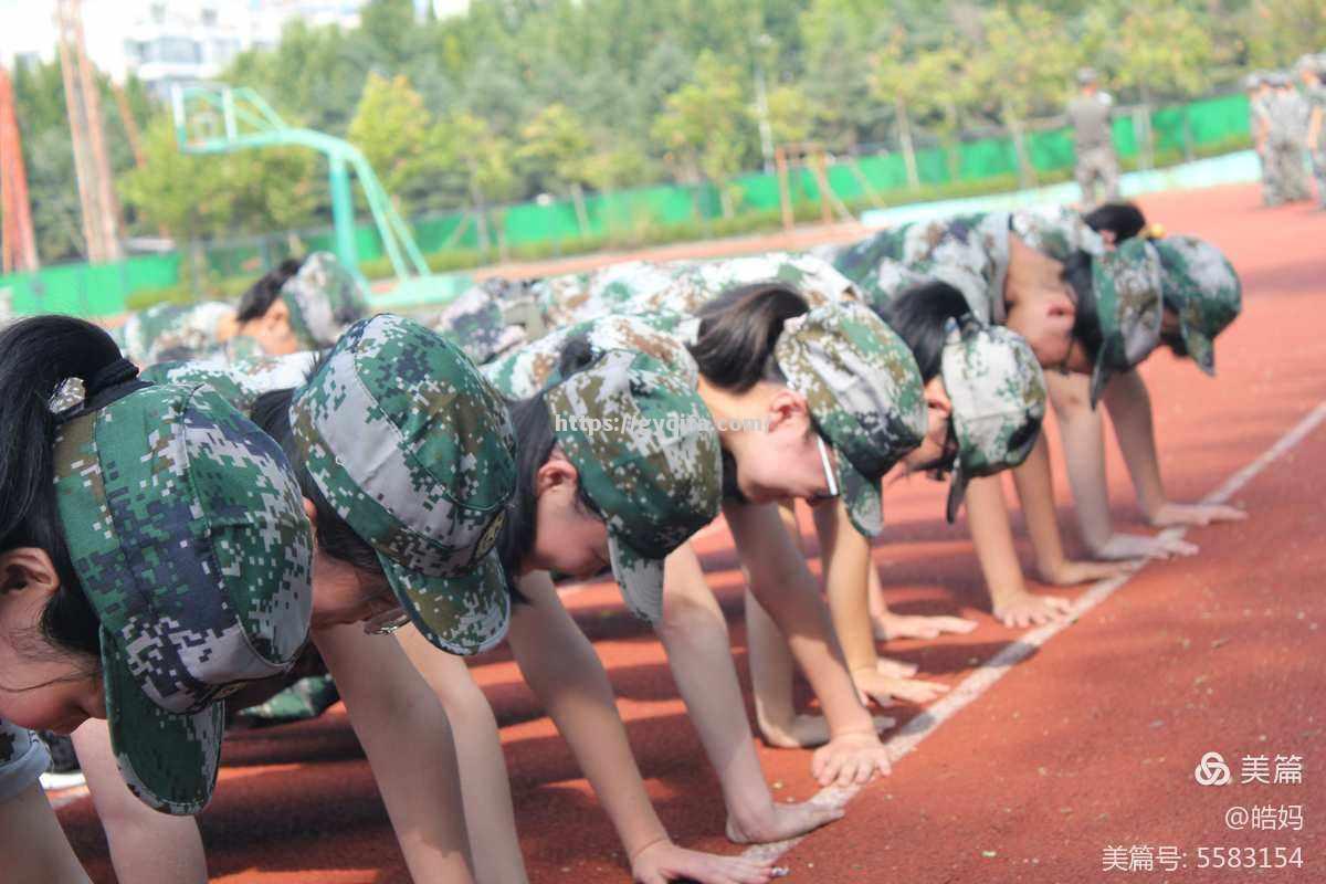 队员们备战决赛，训练场上汗水与梦想同在