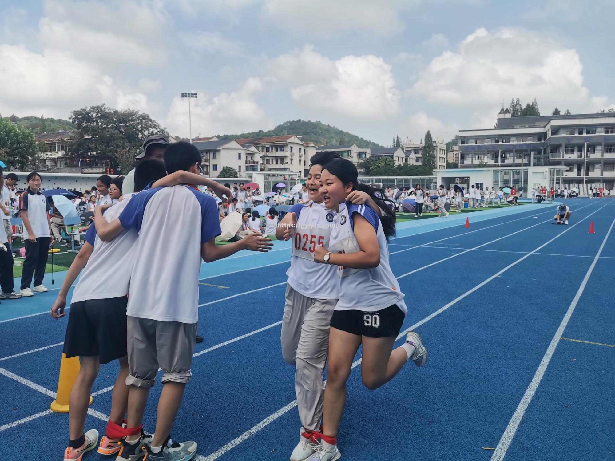江南体育-体育赛场上，女运动员们追求卓越成绩