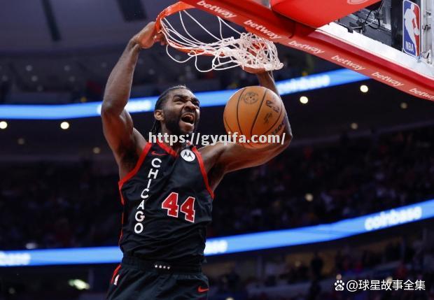 NBA球员在场上突破对手防线