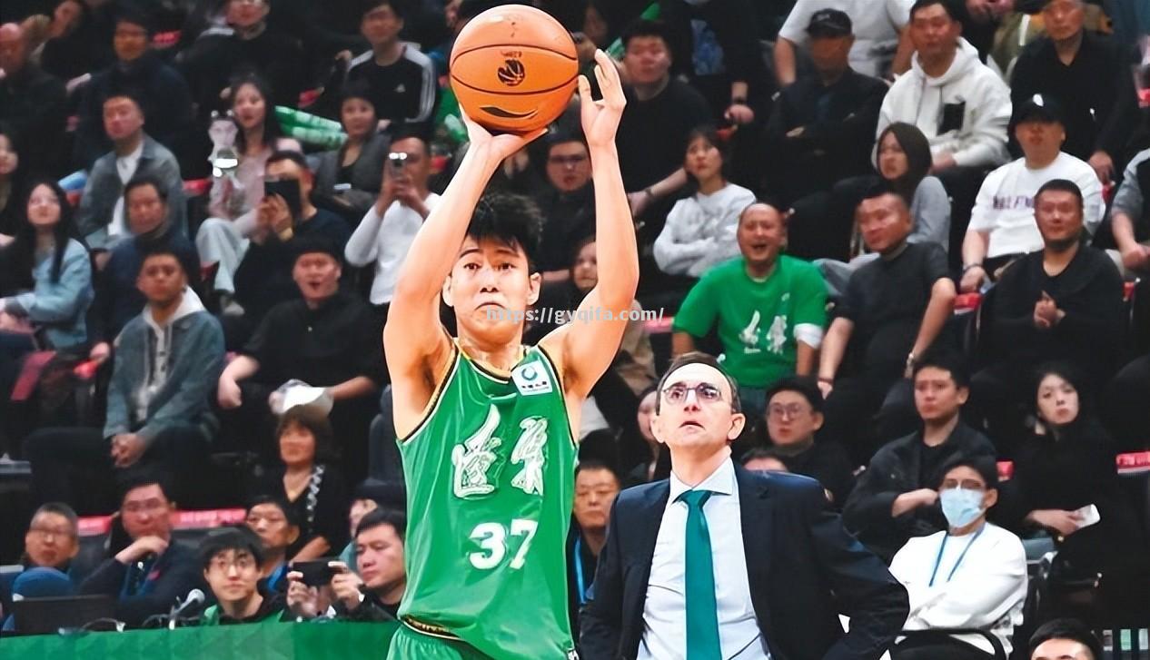 视频分享：CBA外援发布训练片段，备战新季