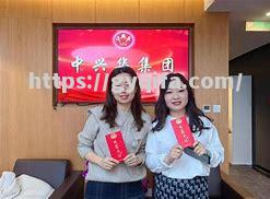 江南体育-瑞士女足队员团结一心，齐心协力向前进